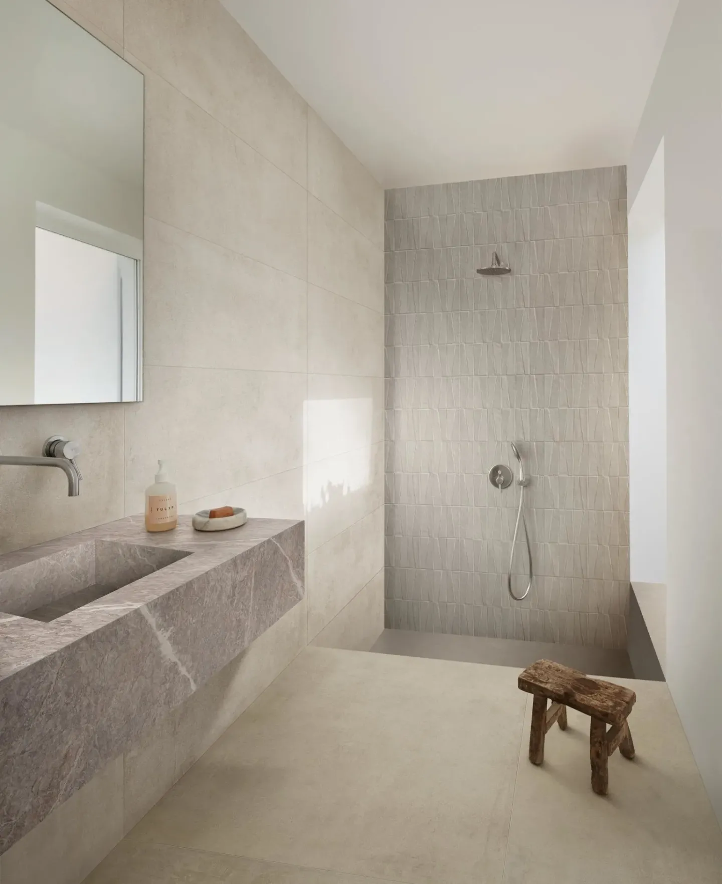 Cementum - Feinsteinzeugfliesen für Wand und Boden in Betonoptik Cementum - Feinsteinzeugfliesen für Wand und Boden in Betonoptik