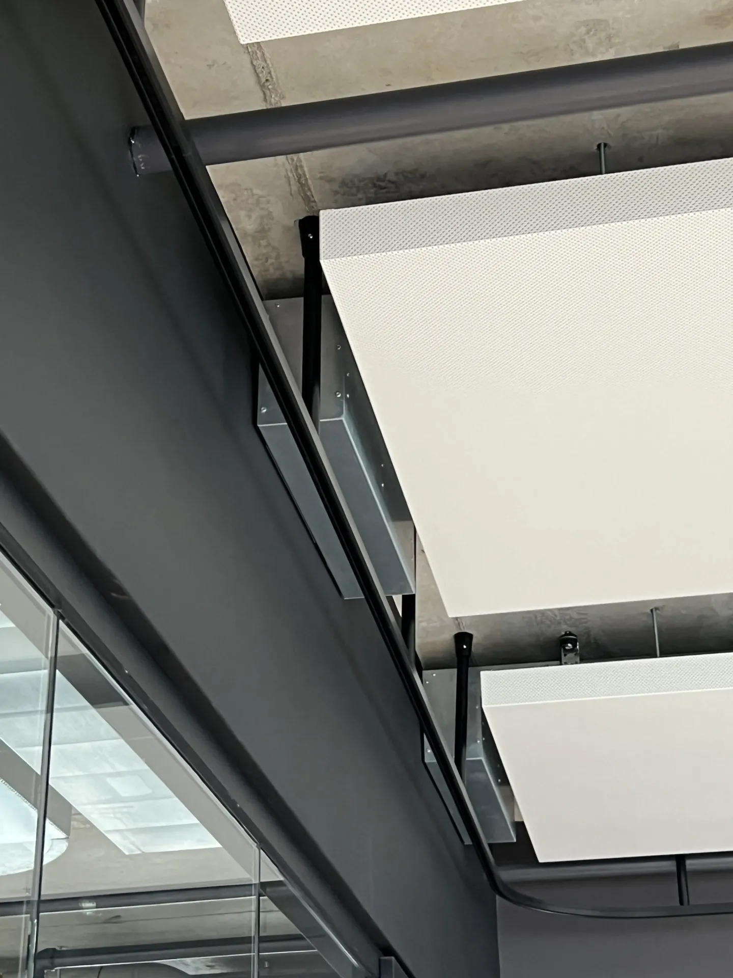 Objekt-Vorhangschienen-Systeme für Innen- und Außenbereiche Objekt-Vorhangschienen-Systeme für Innen- und Außenbereiche