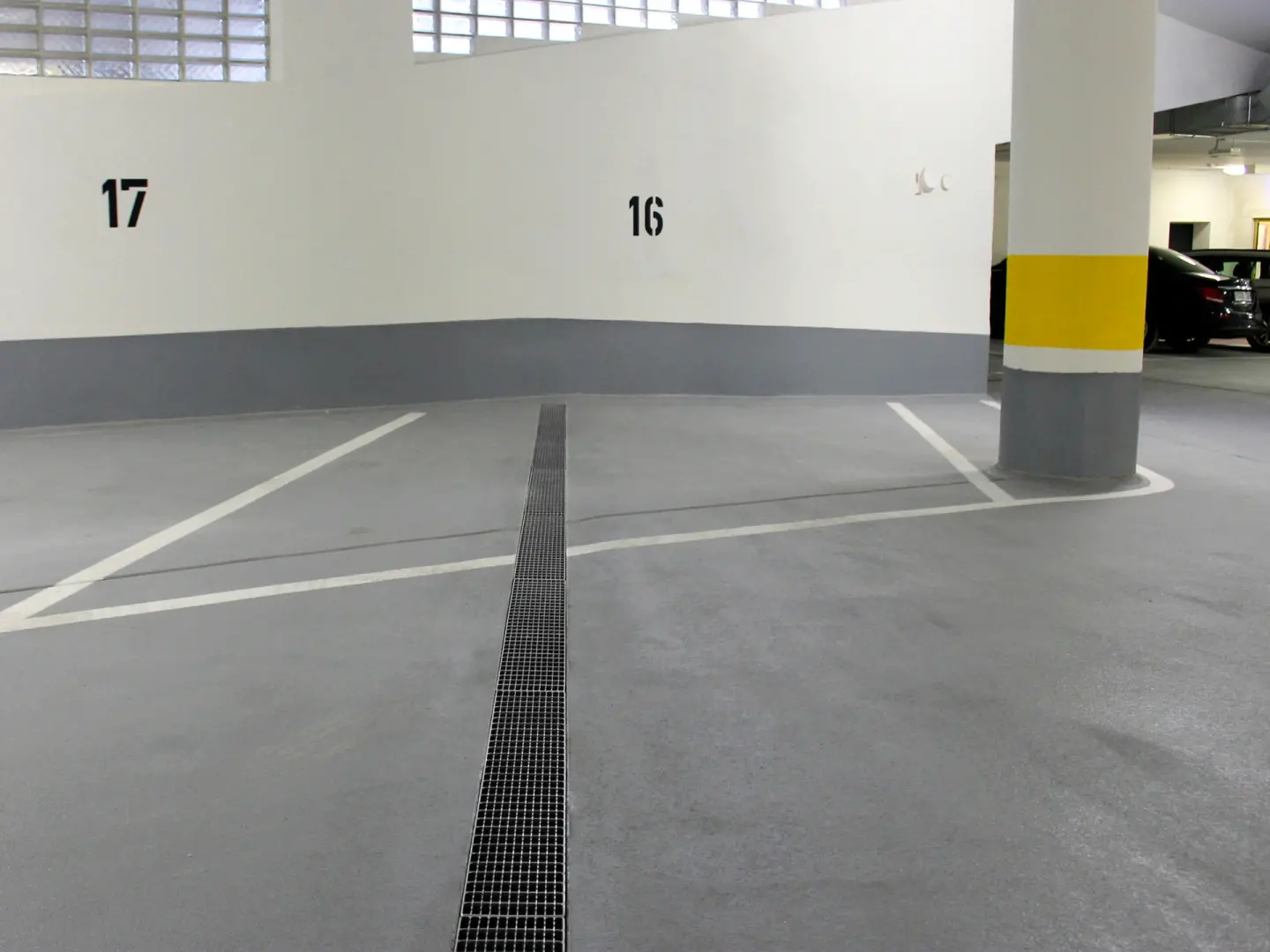 Parkdeckrinnen, Parkdeckschwerlastrinne und Parkdeckbodenabläufe Parkdeckrinnen, Parkdeckschwerlastrinne und Parkdeckbodenabläufe