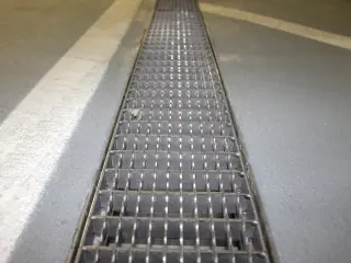 Parkdeckrinnen, Parkdeckschwerlastrinne und Parkdeckbodenabläufe Parkdeckrinnen, Parkdeckschwerlastrinne und Parkdeckbodenabläufe
