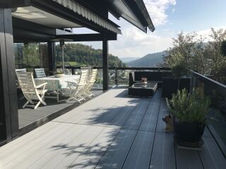 Terrasse mit malerischem Ausblick inmitten des Naturparks Lahn-Dill-Bergland