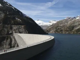 Betoninstandsetzungs- und Schutzsysteme für den Wasserbau Betoninstandsetzungs- und Schutzsysteme für den Wasserbau