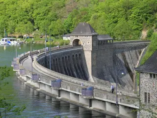 Betoninstandsetzungs- und Schutzsysteme für den Wasserbau Betoninstandsetzungs- und Schutzsysteme für den Wasserbau