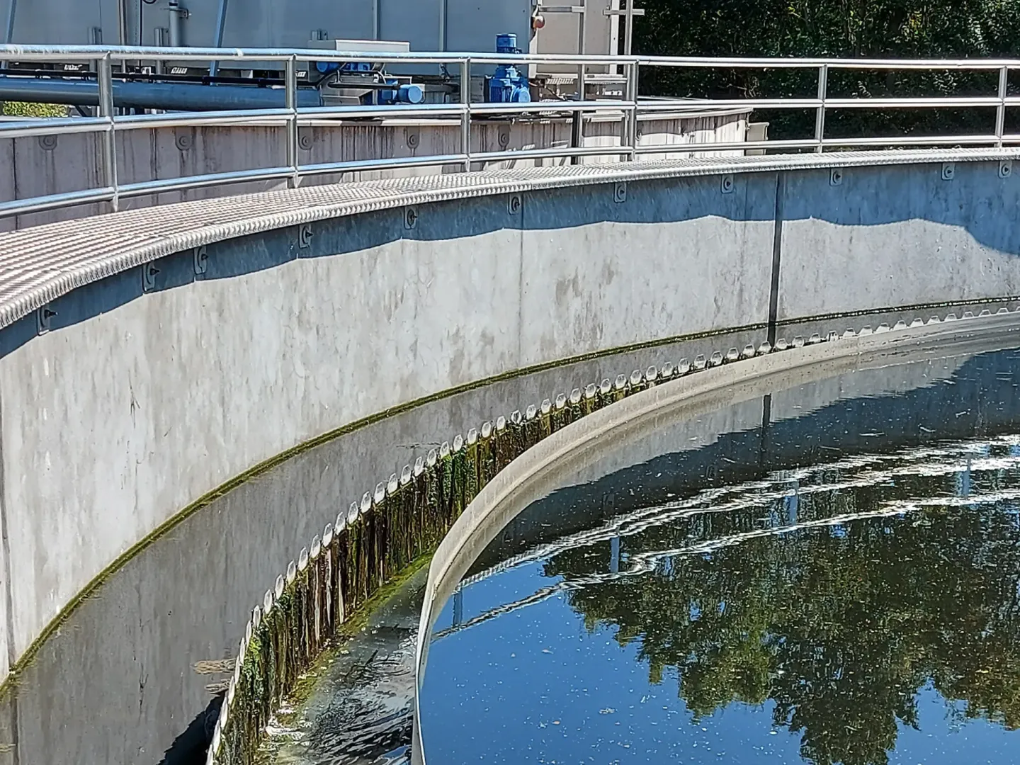 Betoninstandsetzungs- und Schutzsysteme für den Abwasserbau Betoninstandsetzungs- und Schutzsysteme für den Abwasserbau