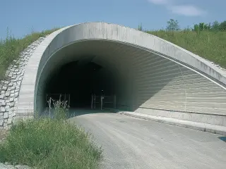 Betoninstandsetzungs- und Schutzsysteme für den Verkehrsbau Betoninstandsetzungs- und Schutzsysteme für den Verkehrsbau