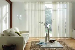 Lamellenvorhänge für den innenliegenden Sonnenschutz Lamellenvorhänge für den innenliegenden Sonnenschutz