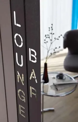 Lamellenvorhänge für den innenliegenden Sonnenschutz Lamellenvorhänge für den innenliegenden Sonnenschutz