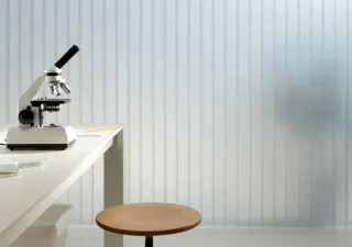 Lamellenvorhänge für den innenliegenden Sonnenschutz Lamellenvorhänge für den innenliegenden Sonnenschutz