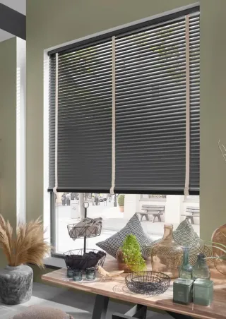 Jalousien für den innenliegenden Sonnenschutz Jalousien für den innenliegenden Sonnenschutz