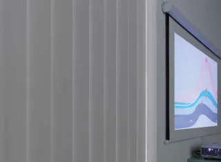 Lamellenvorhänge für den innenliegenden Sonnenschutz Lamellenvorhänge für den innenliegenden Sonnenschutz