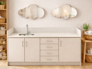 Sicher. Hygienisch. Planbar. Die Wickeltisch-Kombination LUCA