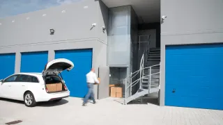 Güteraufzüge SHERPA® und ESCORTA® Güteraufzüge SHERPA® und ESCORTA®