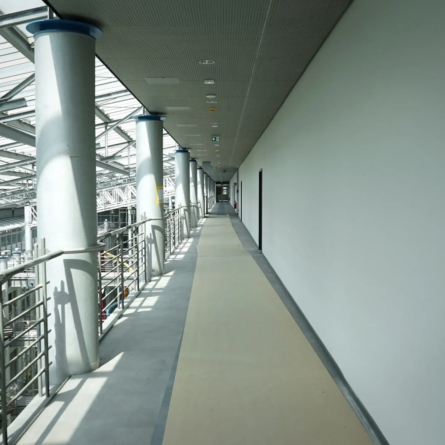 ERFURT-GIGA-Rolle®- Nahtlos horizontal ganze Wände tapezieren ERFURT-GIGA-Rolle®- Nahtlos horizontal ganze Wände tapezieren