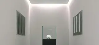 Glattvlies-Tapeten in natürlicher, glatter Papier-Optik Glattvlies-Tapeten in natürlicher, glatter Papier-Optik