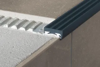 Treppen- und Sicherheitsprofile Treppen- und Sicherheitsprofile