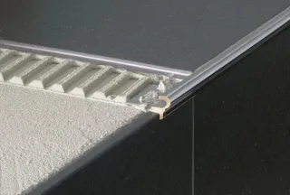 Treppen- und Sicherheitsprofile Treppen- und Sicherheitsprofile