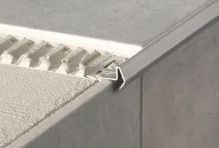 Treppen- und Sicherheitsprofile Treppen- und Sicherheitsprofile