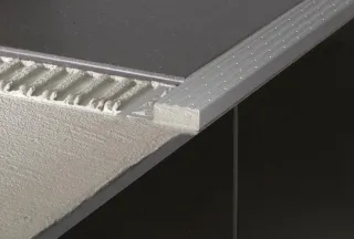 Treppen- und Sicherheitsprofile Treppen- und Sicherheitsprofile