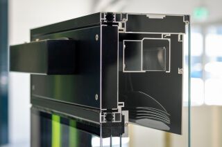 ISOshade® Fassadenelement mit integriertem Sonnenschutz seele - ISOshade® Fassadenelement mit integriertem Sonnenschutz