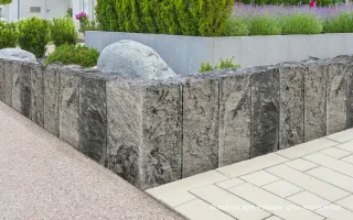 Palisaden und Treppenstufen für den Außenbereich von EHL Palisaden und Treppenstufen für den Außenbereich von EHL