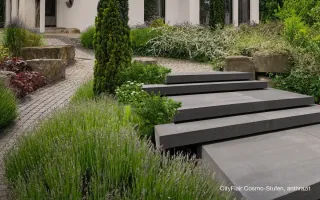 Palisaden und Treppenstufen für den Außenbereich von EHL Palisaden und Treppenstufen für den Außenbereich von EHL