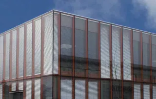 Lichtlenklamellen für Außenraffstoren und Fassaden Lichtlenklamellen für Außenraffstoren und Fassaden