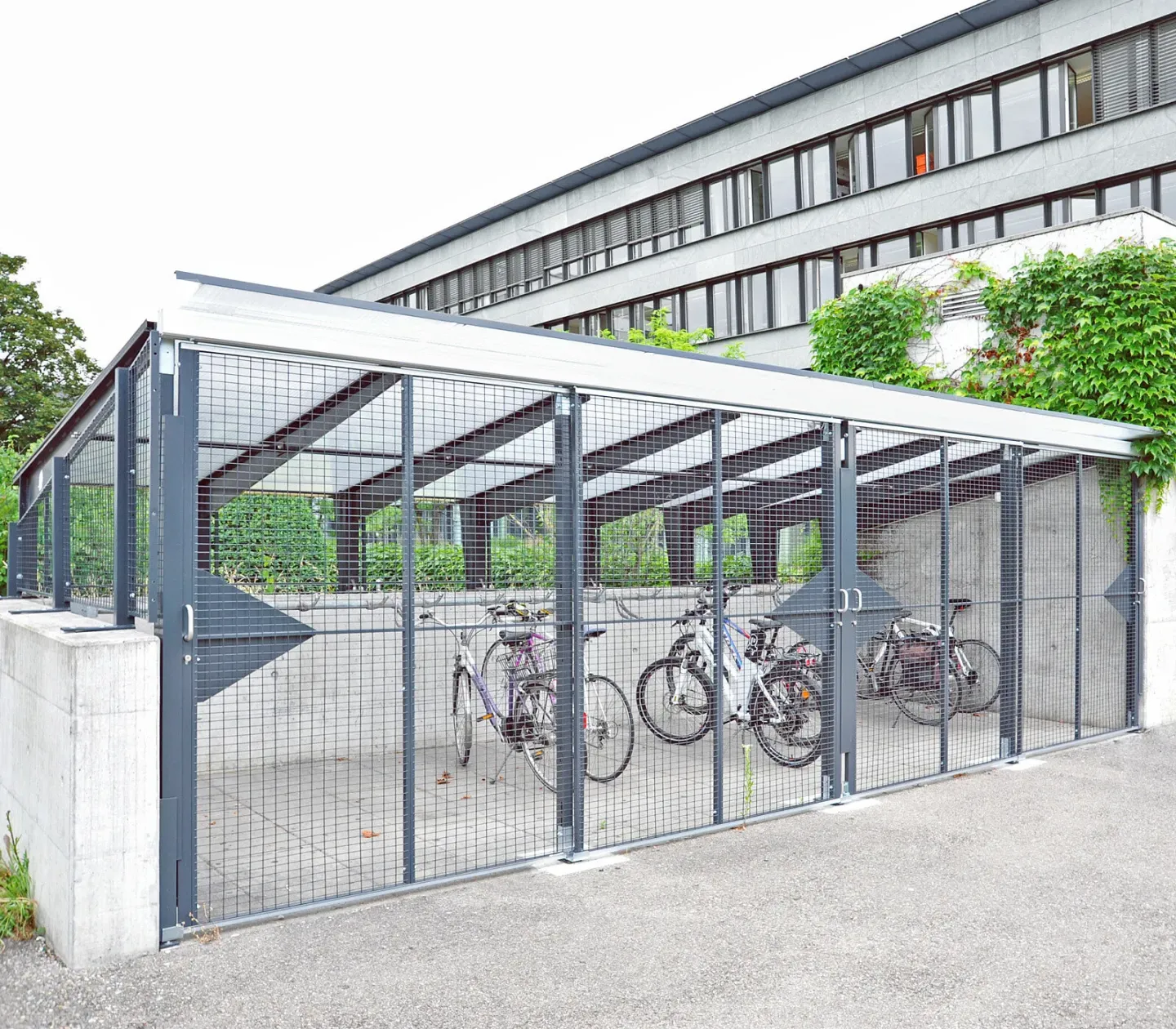 Gittereinhausungen: Schutz vor unerlaubtem Zugriff Gittereinhausungen: Schutz vor unerlaubtem Zugriff