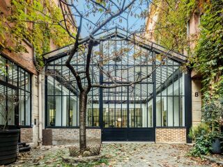 Authentische Sanierung eines Pariser Art-déco-Ateliers mit Vakuumglas FINEO