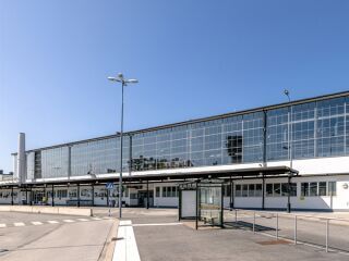 Glastausch im Baudenkmal: FINEO Heritage Vakuumglas am Flughafen Bromma