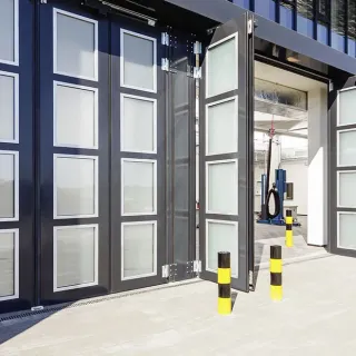 Falttore für breite Hallenöffnungen Falttore für breite Hallenöffnungen