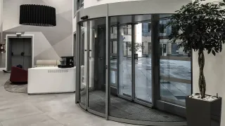 Automatische Schiebetüren und Rundschiebetüren Automatische Schiebetüren und Rundschiebetüren