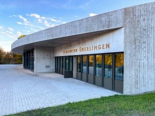 Sichtbetonfassade gedämmt und trotzdem schlank