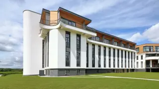 Farbige Fenster mit verschiedenen Oberflächen Farbige Fenster mit verschiedenen Oberflächen