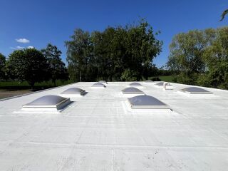 Weißer Dachschutz vielseitig einsetzbar