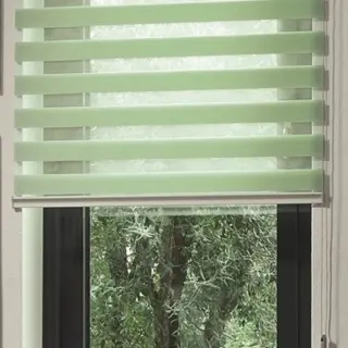 Innenliegender Sonnenschutz: Rollo, Doublé und Triplé Innenliegender Sonnenschutz: Rollo, Doublé und Triplé