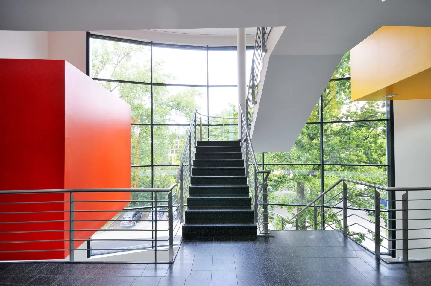 Modulares Bauen für Arbeit: Büro- und Verwaltungsgebäude Modulares Bauen für Arbeit: Büro- und Verwaltungsgebäude