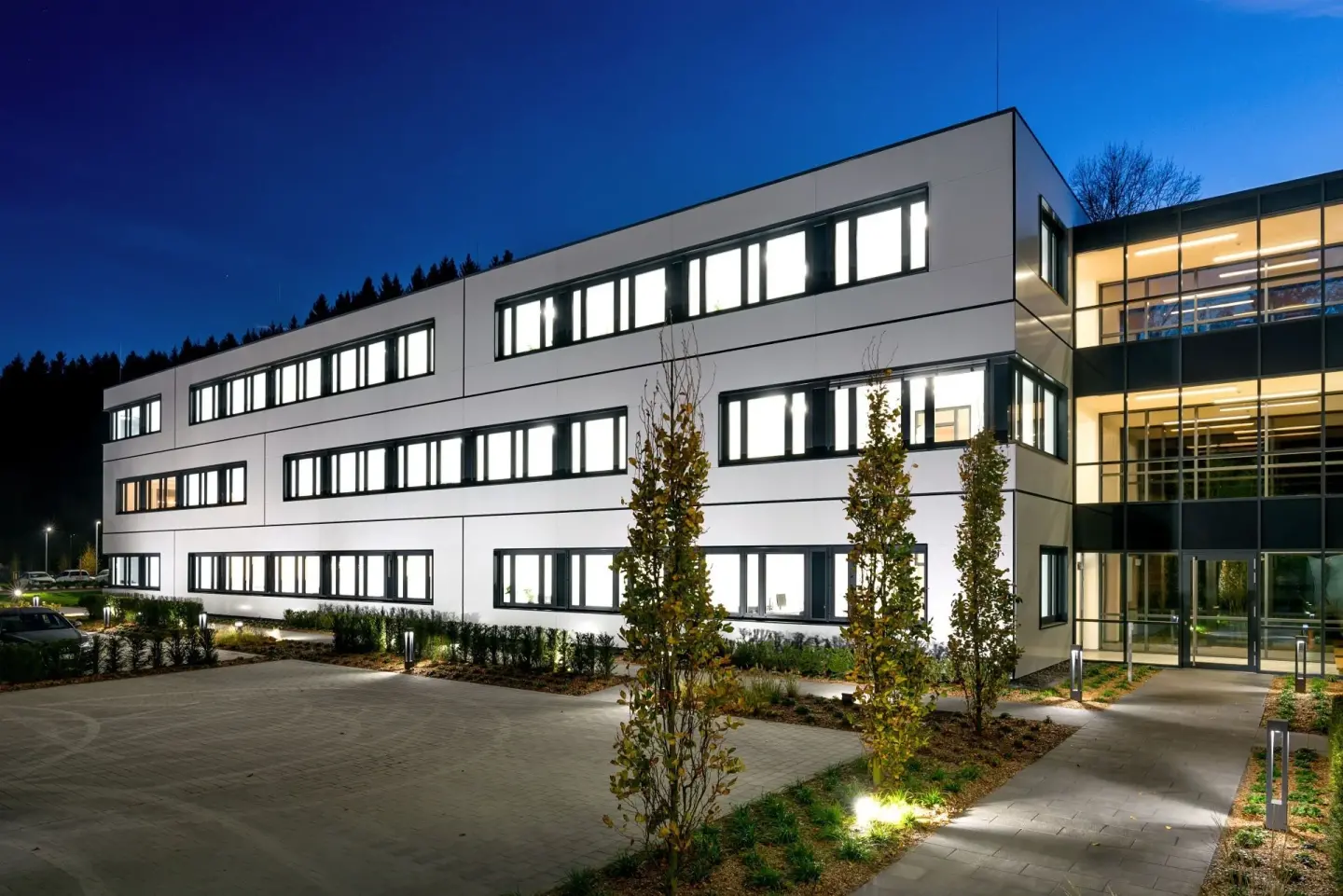 Modulares Bauen für Arbeit: Büro- und Verwaltungsgebäude Modulares Bauen für Arbeit: Büro- und Verwaltungsgebäude