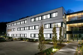 Modulares Bauen für Arbeit: Büro- und Verwaltungsgebäude Modulares Bauen für Arbeit: Büro- und Verwaltungsgebäude
