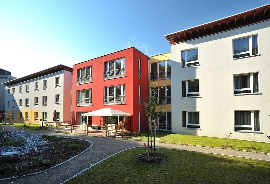 Modulares Bauen für Gesundheit: Pflegeheime und Kliniken Modulares Bauen für Gesundheit: Pflegeheime und Kliniken