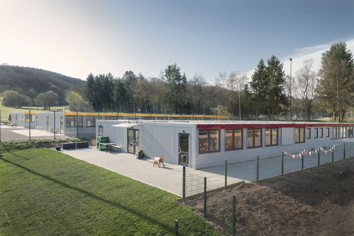 Mobile Raumsysteme für Bildung: Kitas und Schulen Mobile Raumsysteme für Bildung: Kitas und Schulen