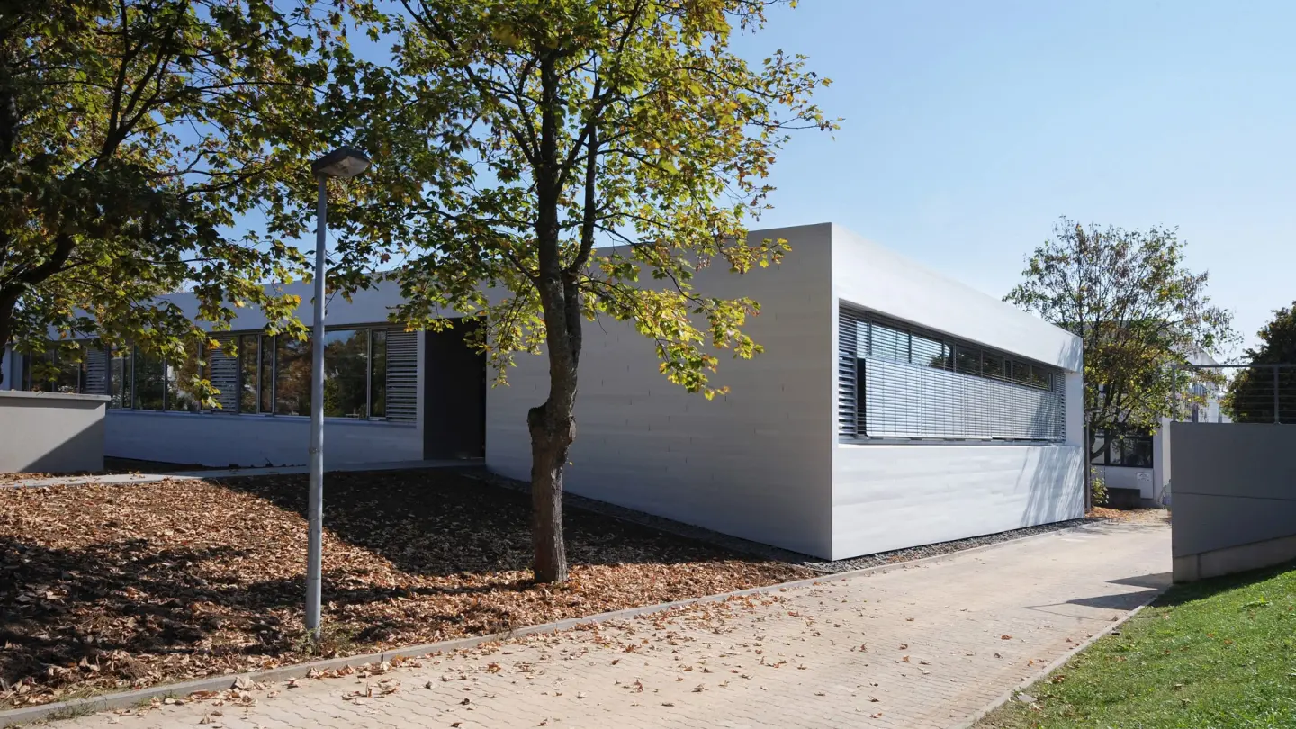 Aluminiumpaneele für Fassaden und Decken Aluminiumpaneele für Fassaden und Decken