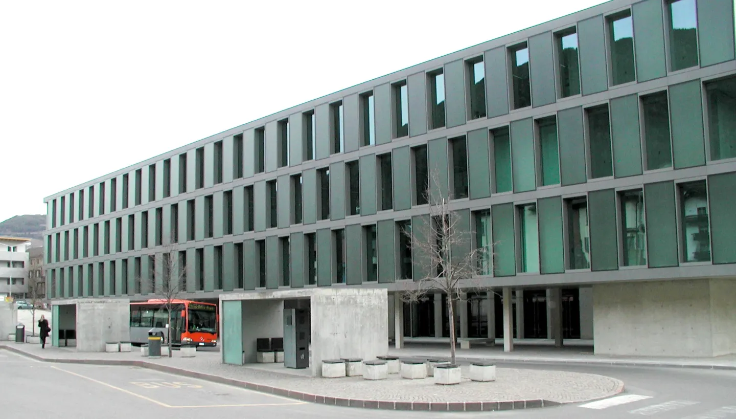 Flächenbündige Glasverbund-Türelemente Flächenbündige Glasverbund-Türelemente