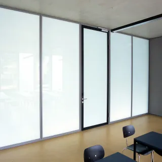 Flächenbündige Glasverbund-Türelemente Flächenbündige Glasverbund-Türelemente