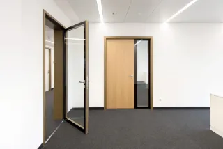 Flächenbündige Glasverbund-Türelemente Flächenbündige Glasverbund-Türelemente