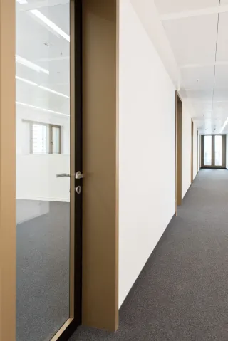 Flächenbündige Glasverbund-Türelemente Flächenbündige Glasverbund-Türelemente