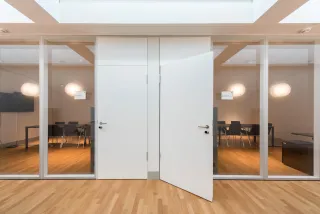 Flächenbündige Glasverbund-Türelemente Flächenbündige Glasverbund-Türelemente