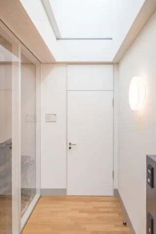 Flächenbündige Glasverbund-Türelemente Flächenbündige Glasverbund-Türelemente