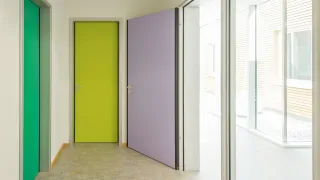 Fingerschutztüren mit integriertem Klemmschutz Fingerschutztüren mit integriertem Klemmschutz