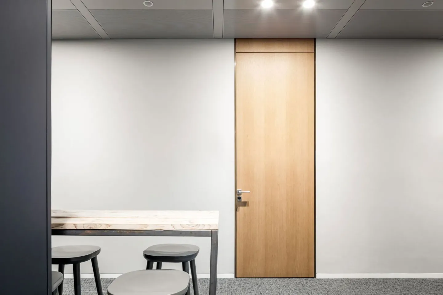 Aluminiumzargen für Holz- und Glastüren Aluminiumzargen für Holz- und Glastüren