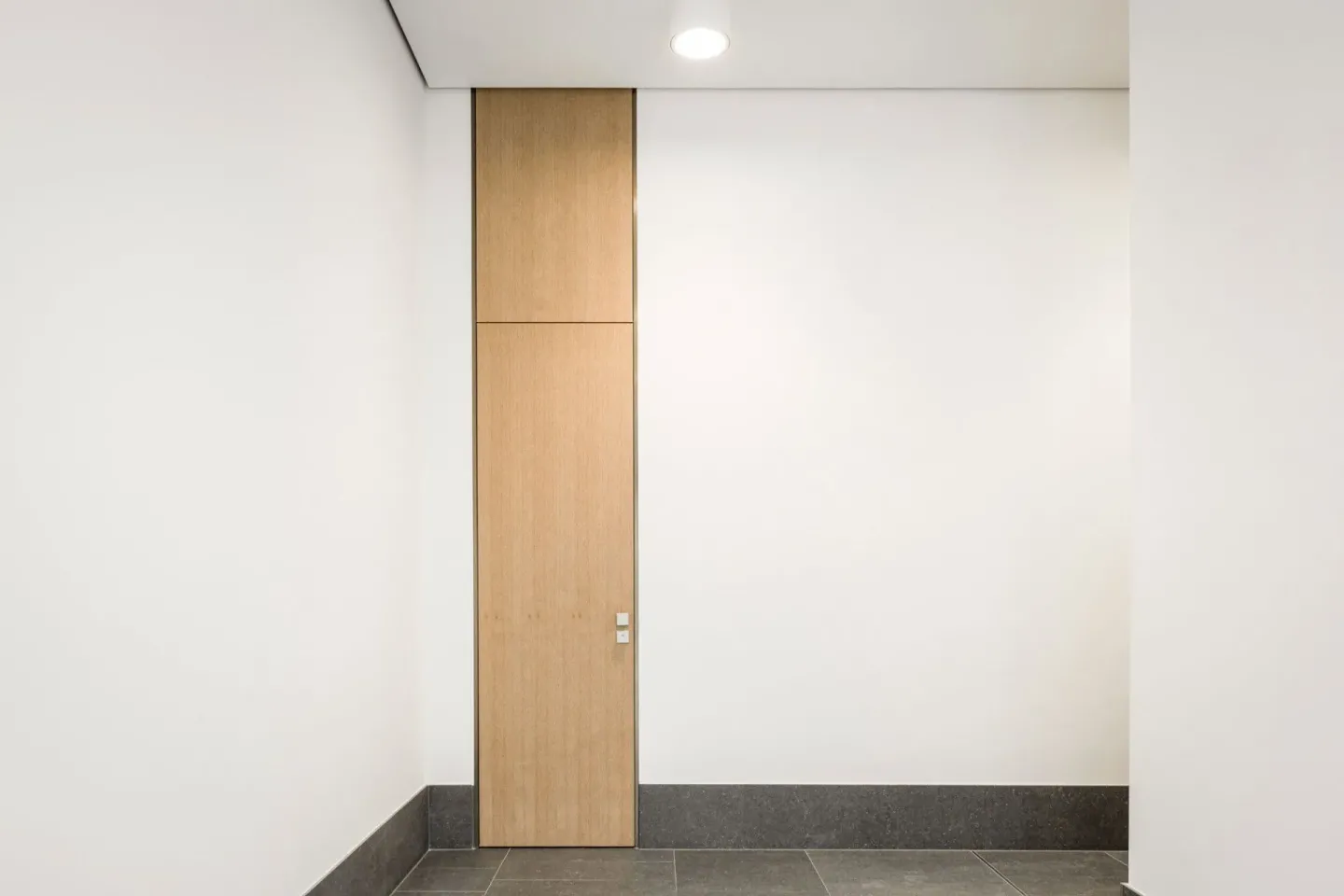 Aluminiumzargen für Holz- und Glastüren Aluminiumzargen für Holz- und Glastüren